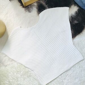 UNIQLO women’s 3D knitted top